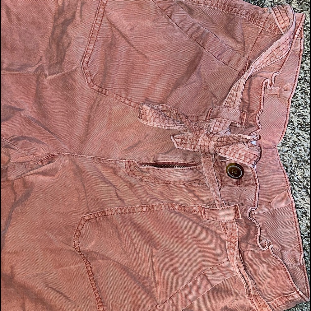 Size 8 stylish red/pink cargo pants from Maurice’s. Matching belt included.